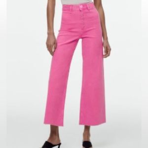 Zara High-waisted straight jeans in Fuchsia . Never been worn